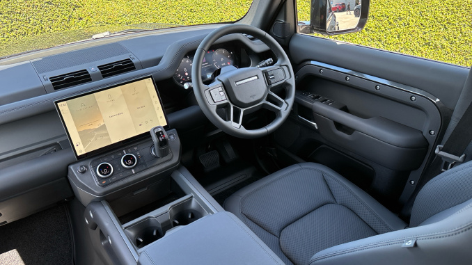 Land Rover Defender 3.0 D250 X-Dynamic SE 110 5dr Auto Diesel Estate - Image 33